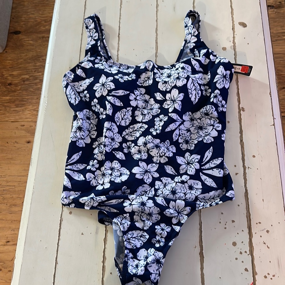 Woman’s new blue and white swimsuit size 18W